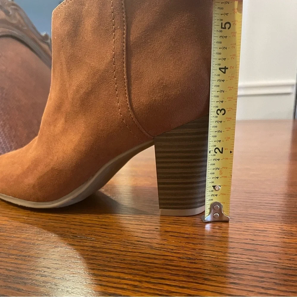Old Navy women brown suede stacked heel ankle boots size 8